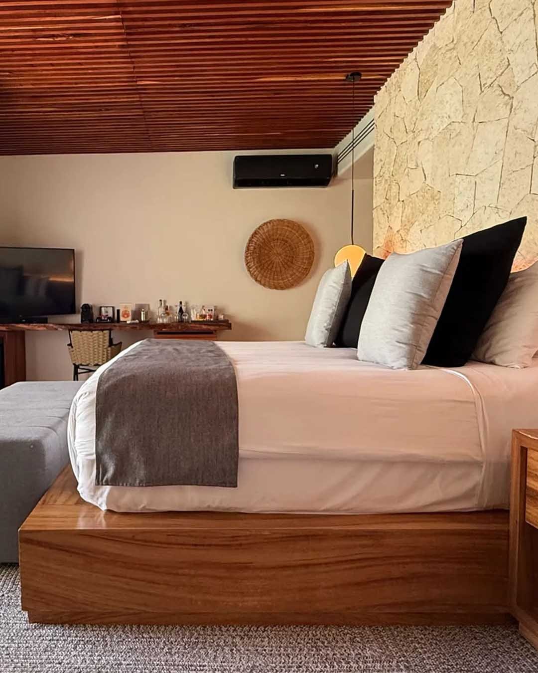 Galeria_0015_1309644_0007_Copia-de-OceanfrontPalapa-1_11zon-scaled-1.webp_0000_11zon_IMG_7458