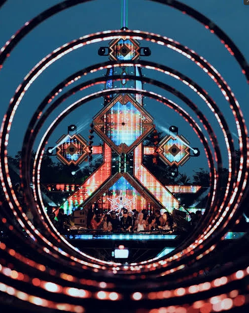 Zamna stage framed by rings of light
